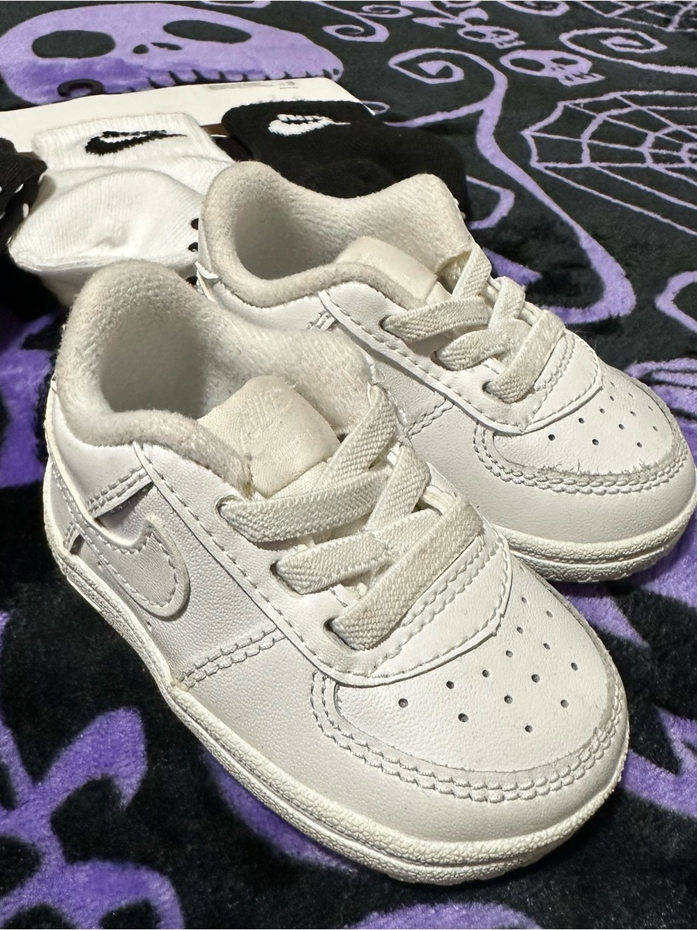 Infant Nike Air Force + sock bundle